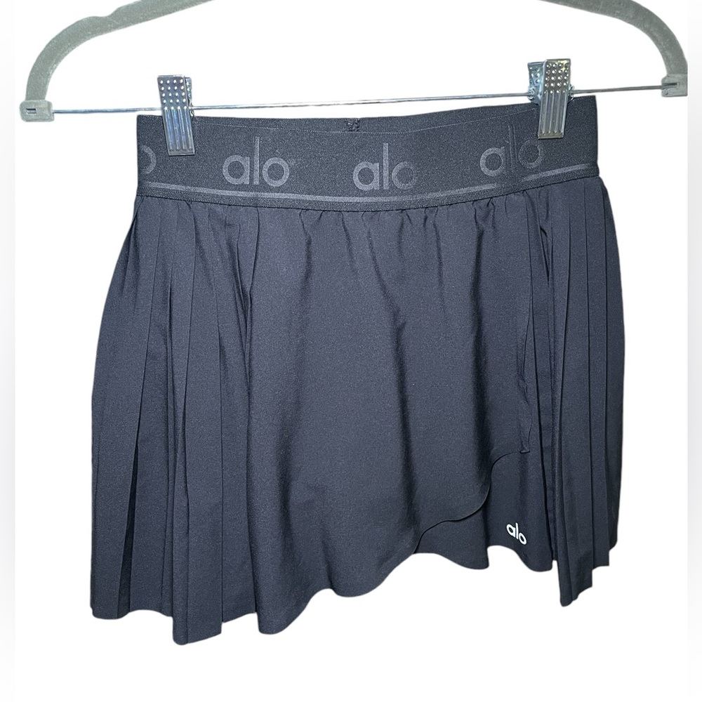 Alo tennis skort (skirt with shorts under). Women’s size XS